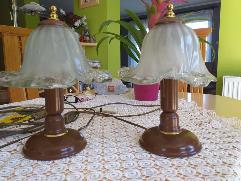 Lampki do sypialni mleczne klosze bardzo ładne stare.
