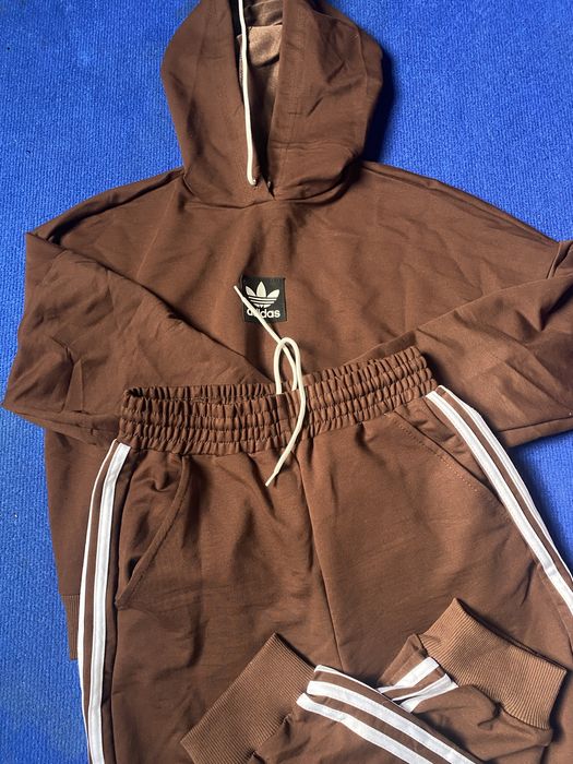 Жіночій спортивний костюм