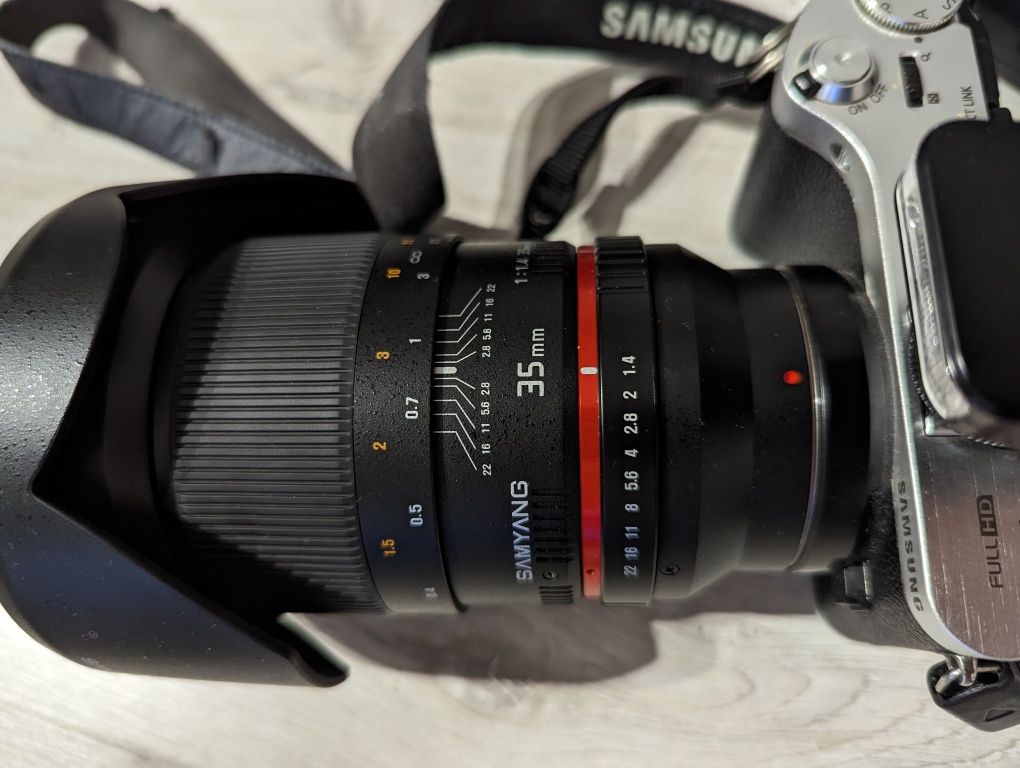 Samsung nx 300 + 2x obiekyw+ 2x lampa + karta