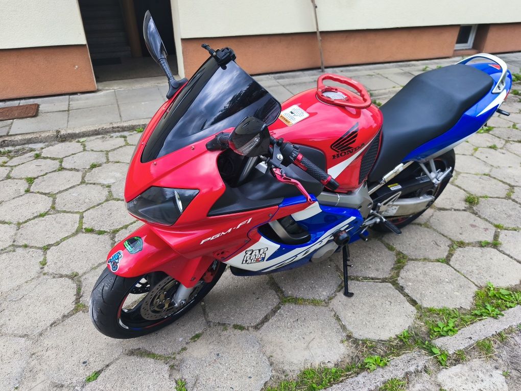 Śliczna Honda CBR F4i