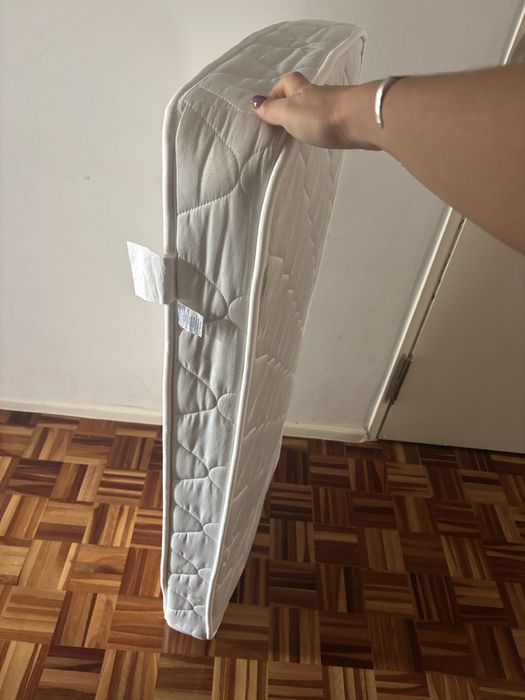 Colchão criança praticamente novo  com resguardo oferta