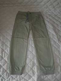 Spodnie zielone khaki na gumie w pasie 116 Lupilu
