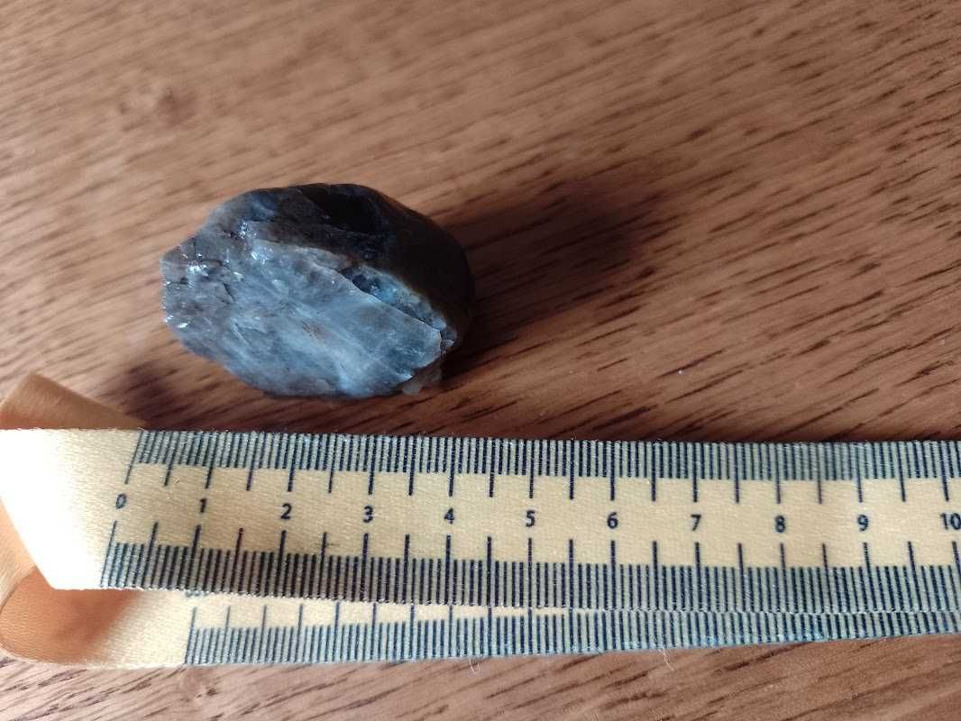 kalcyt bryłka naturalna forma Minerały kalcyty kwarc kalcyt 3 cm