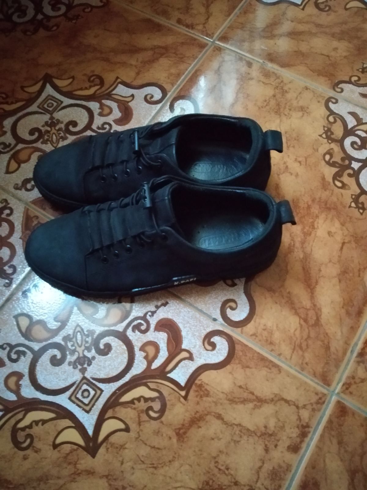 Чёрные нубуковые туфли