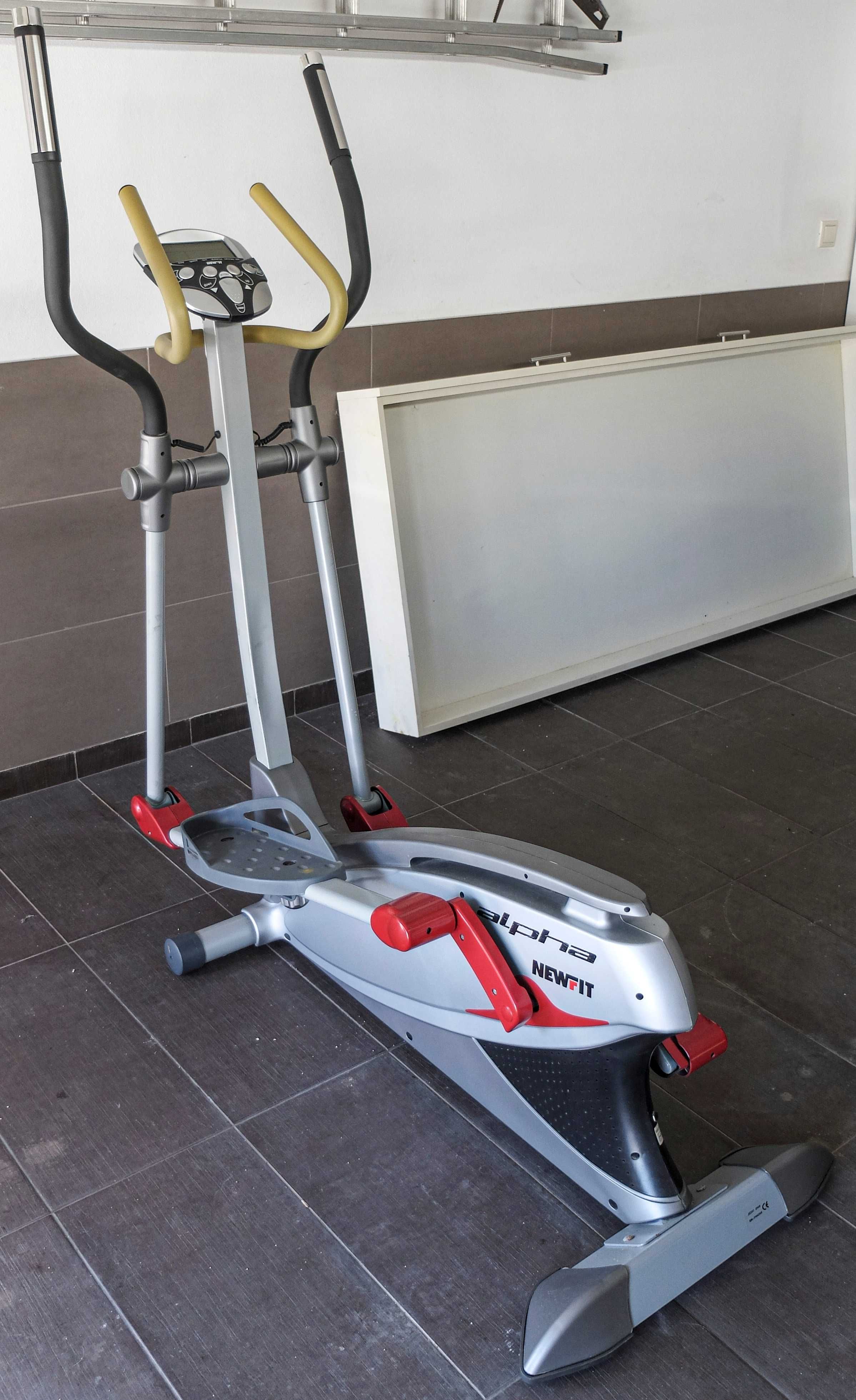Bicicleta eliptica Alpha Newfit JZ237. Em muito bom estado.
