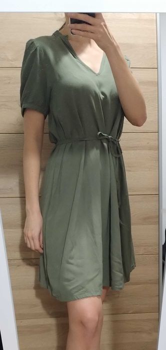 Oliwkowa sukienka z wiskozy