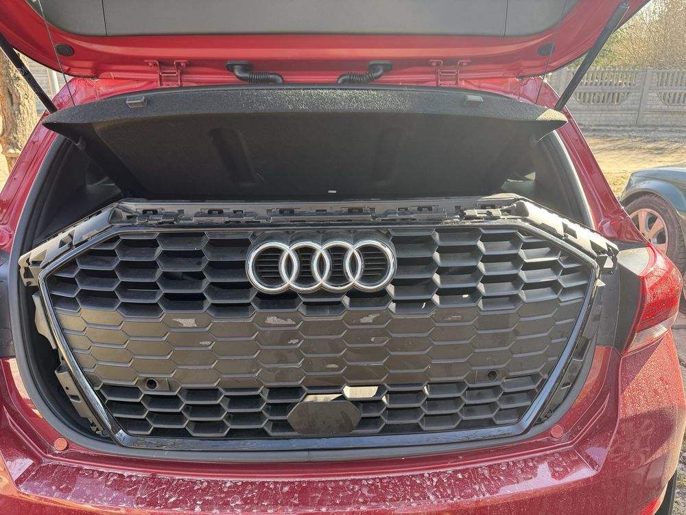 Audi A3 8Y sedan S line atrapa przod grill kompletny