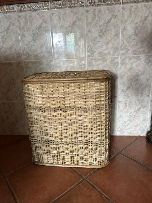 Cesto roupas feito de artesanato