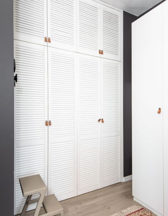 Szafa wnękowa shutters 287×167 cm, drzwi łamane