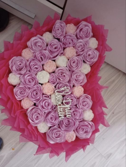 Bukiet z swiec i wstazki