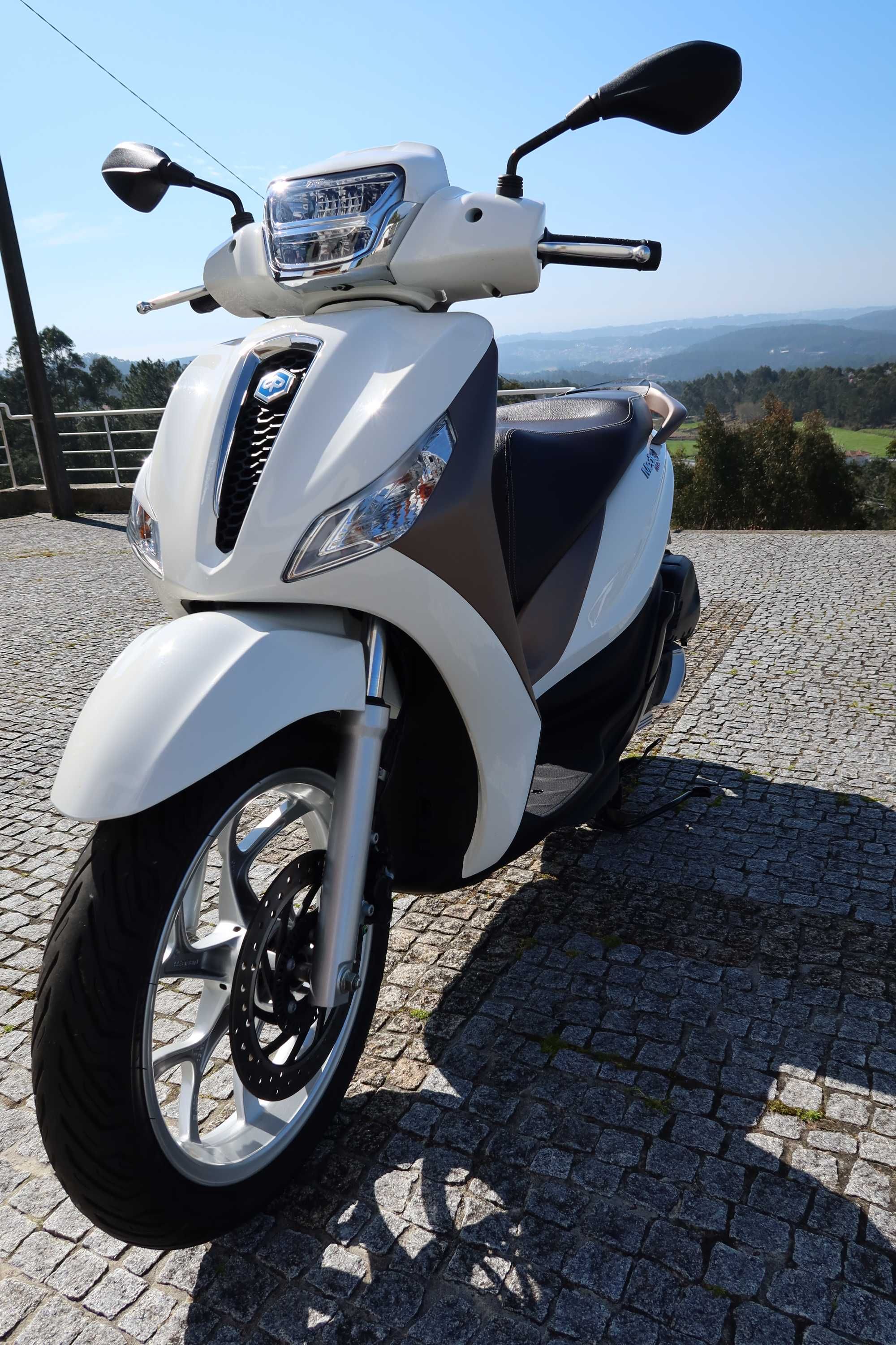 Piaggio Medley 125 (Abril/2022)