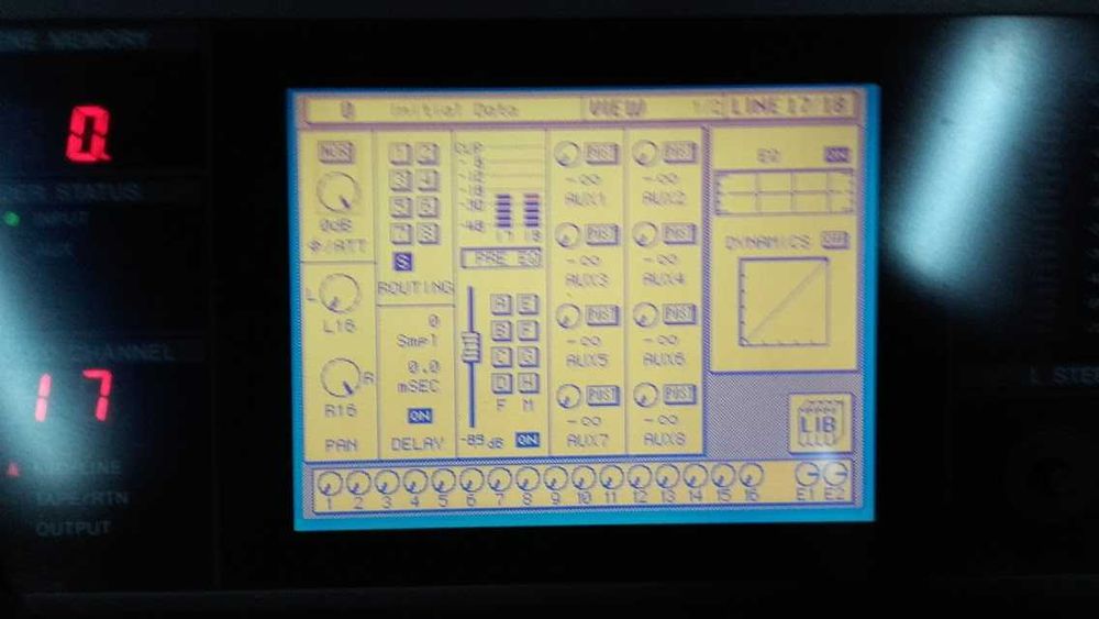 Vendo mesa digital YAMAHA 02R  de 24 canais