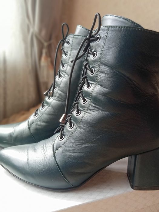 Ботинки шкіряні на стійкому підборі хутро