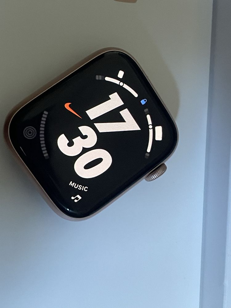 Apple watch se                .