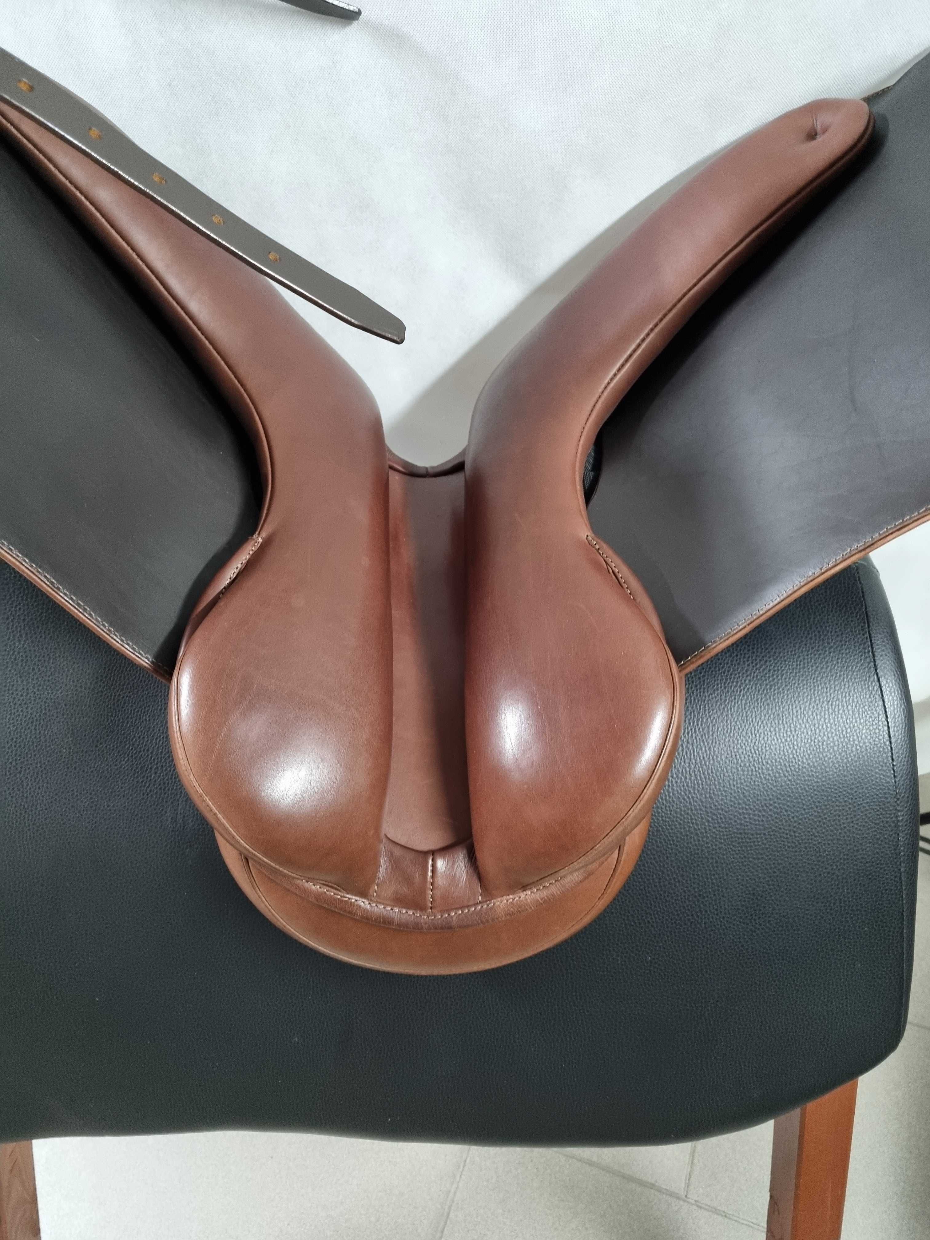Siodło close contac 17.5" skóra antypoślizgowa. Pleszewskie