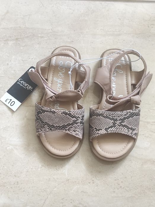 босоніжки George 31 розмір для дівчинки 
для дівчат нові