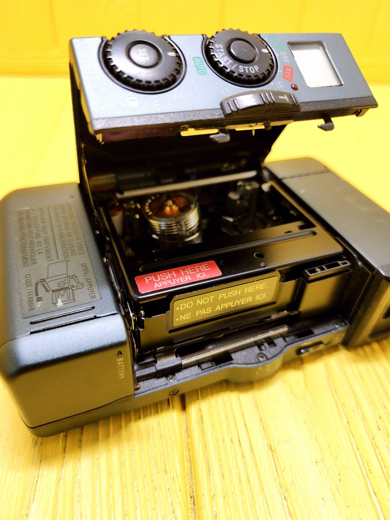 Ретро Видеокамера Japan mini DV фирма Thomson VMD 1 Slim