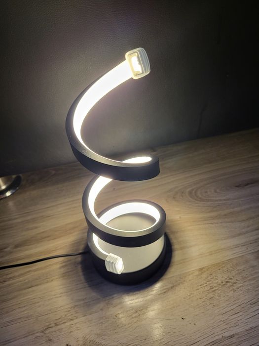 Lampka stołowa LED 20W 3 tryby światła kolor czarny Nowa