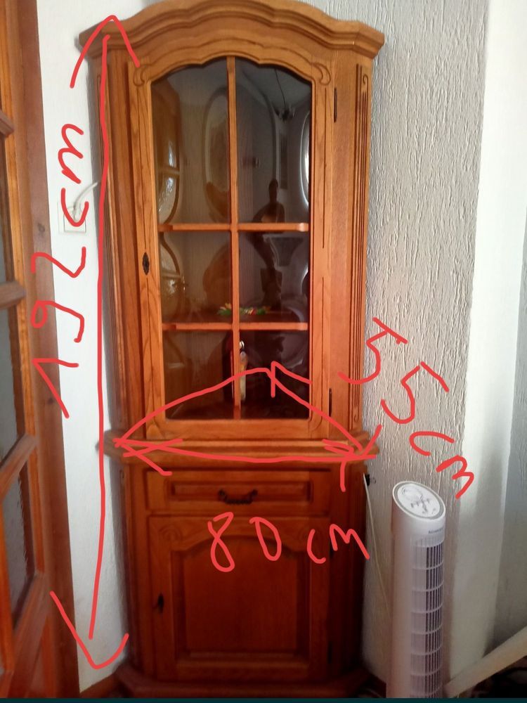 Dębowa witryna narożna
