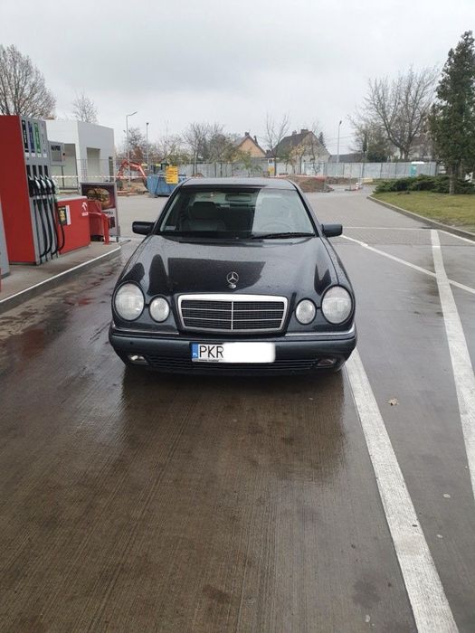 Mercedes E220 W210 2.2 turbo diesel automat skóry klima sedan bdb stan