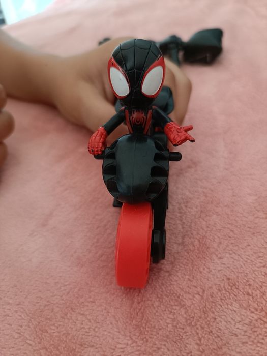 Figurka Spidey i super kumple SPIN Miles Morales