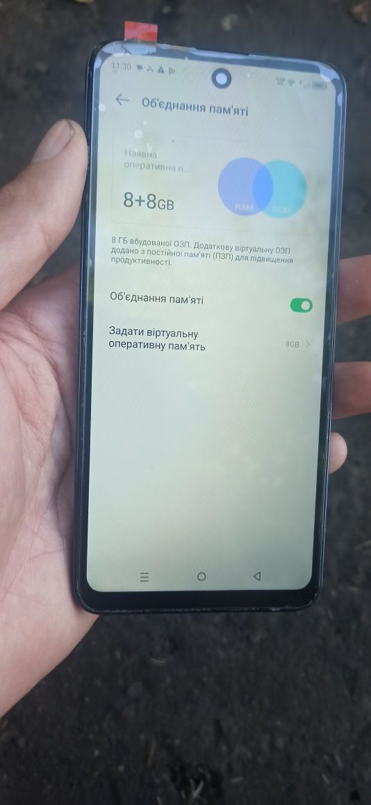 Смартфон 16:256 в гарному стані є зарядний пристрій