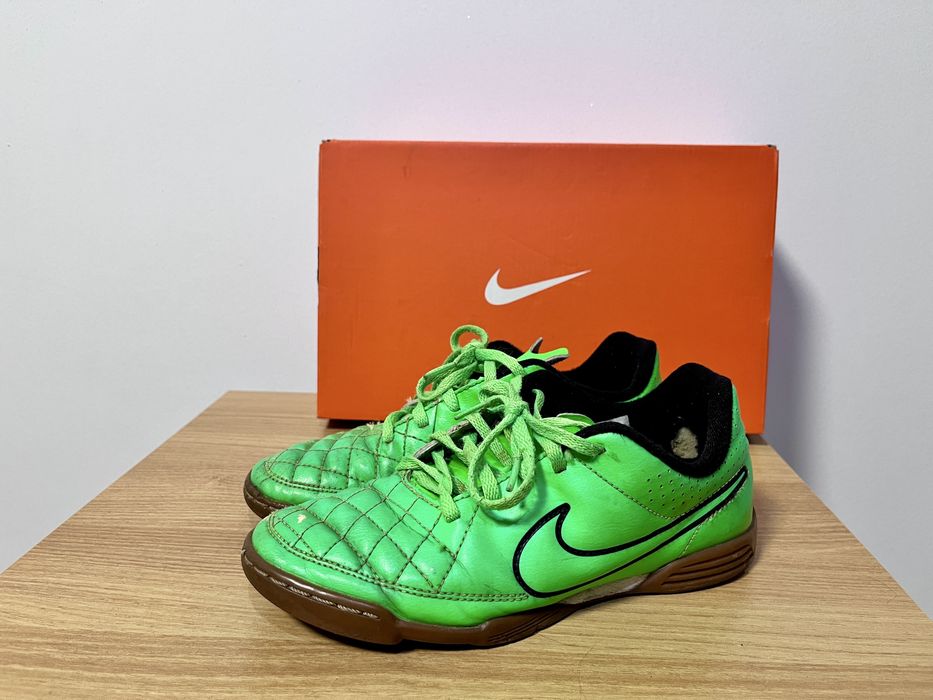 Buty do piłki halowej Nike Tiempo roz. 35