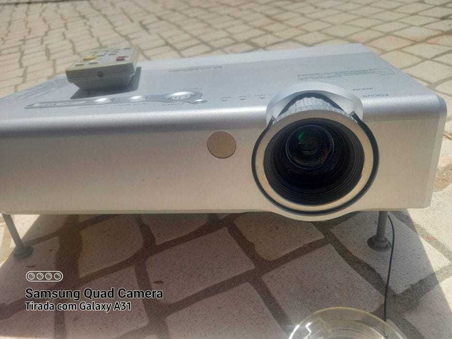 Projector Panasonic PT-LB60U