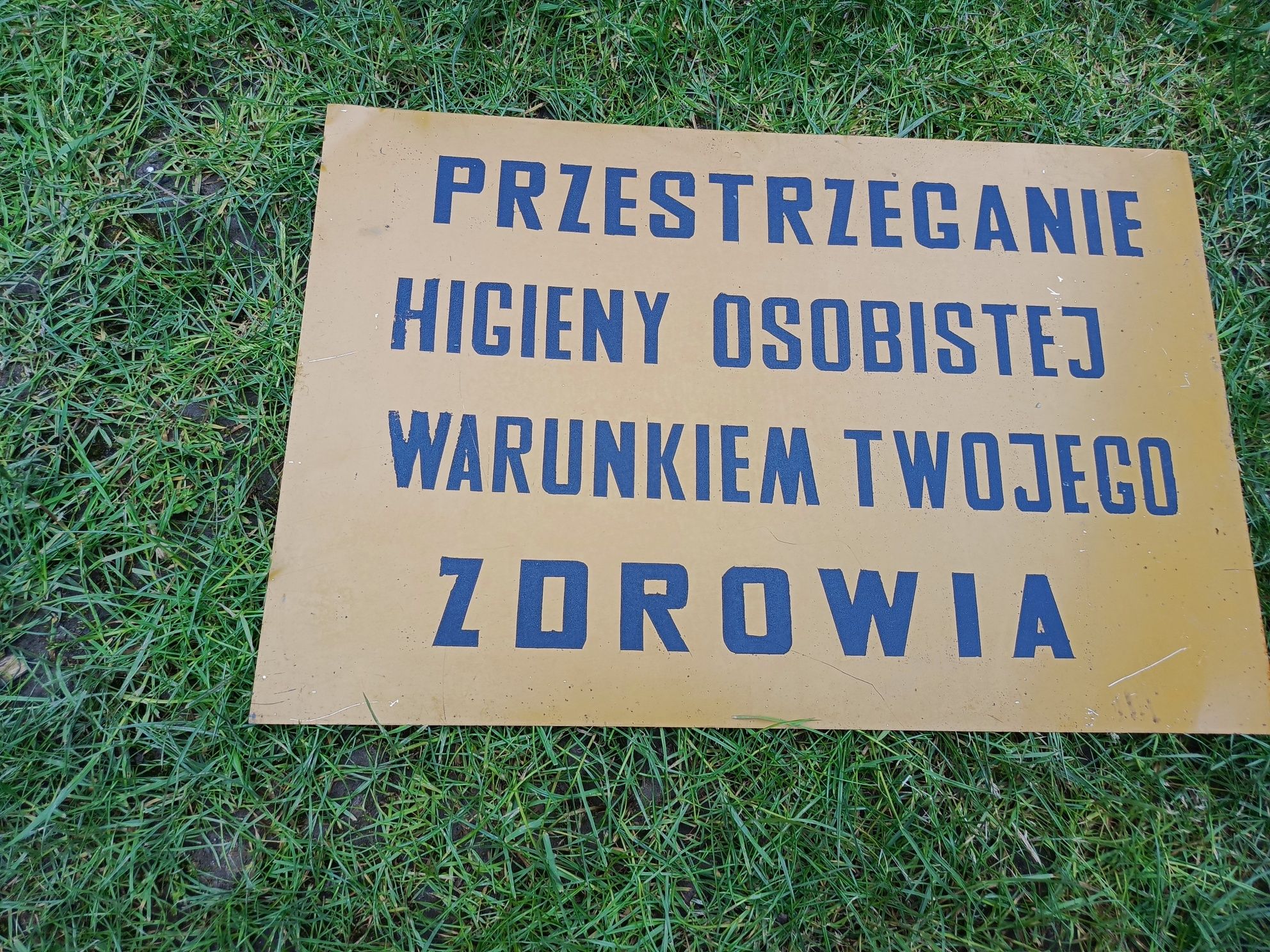 Stara metalowa tablica z PRL-u