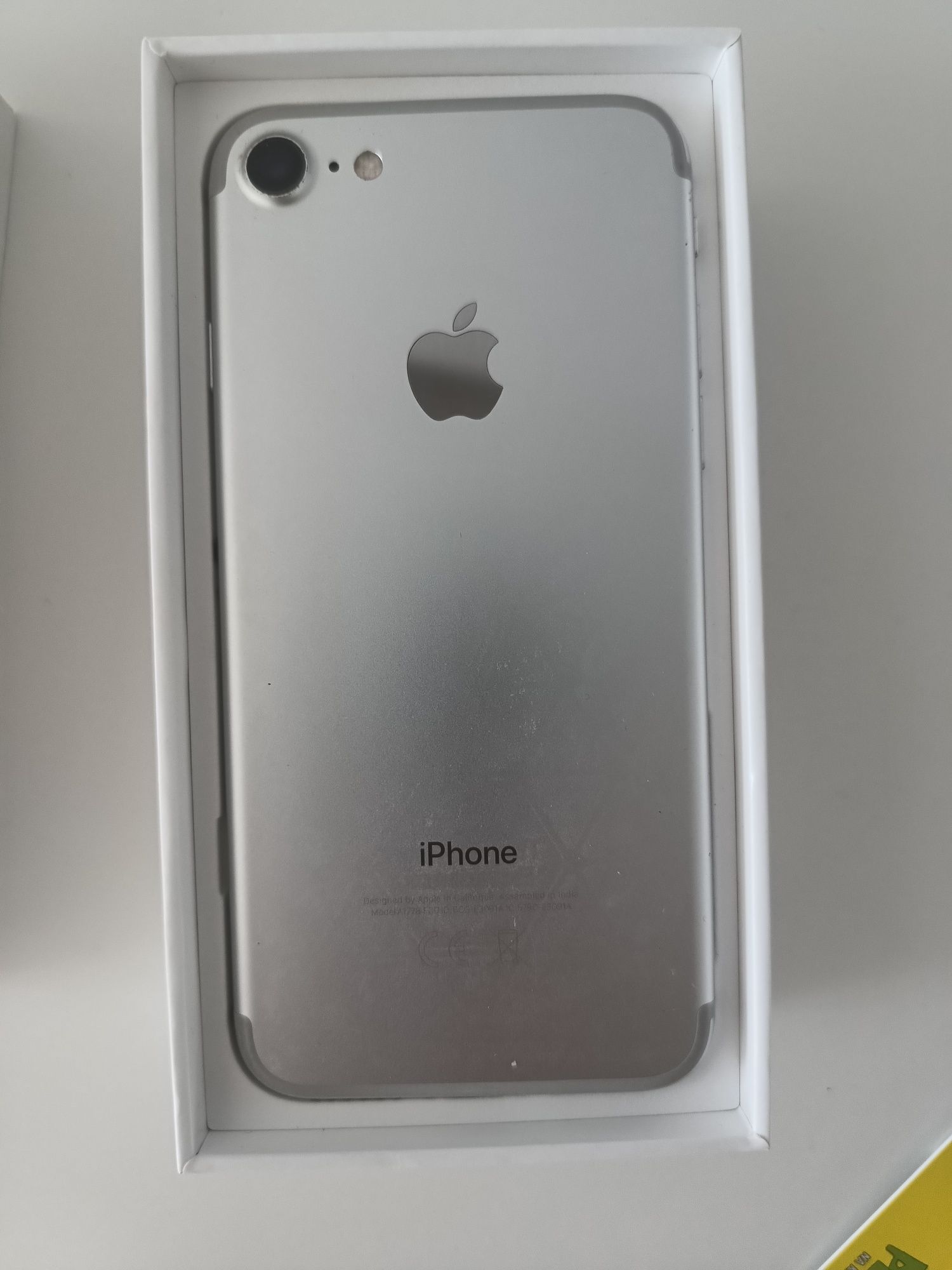 Iphone 7 32gb jak nowy plus etui