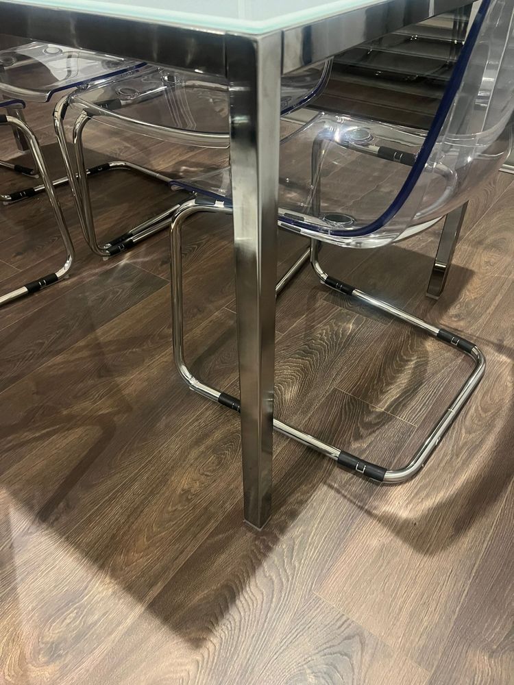 Mesa de vidro com 6 cadeiras IKEA