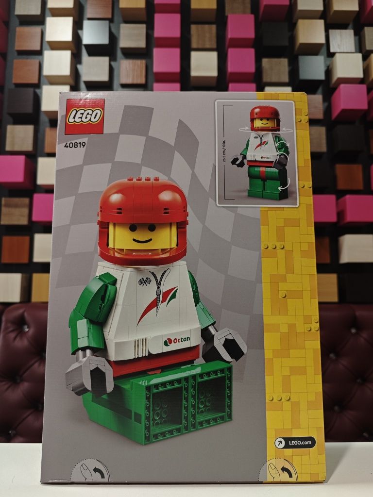Конструктор LEGO 40819 Велика мініфігурка гонщика (694 Деталі)