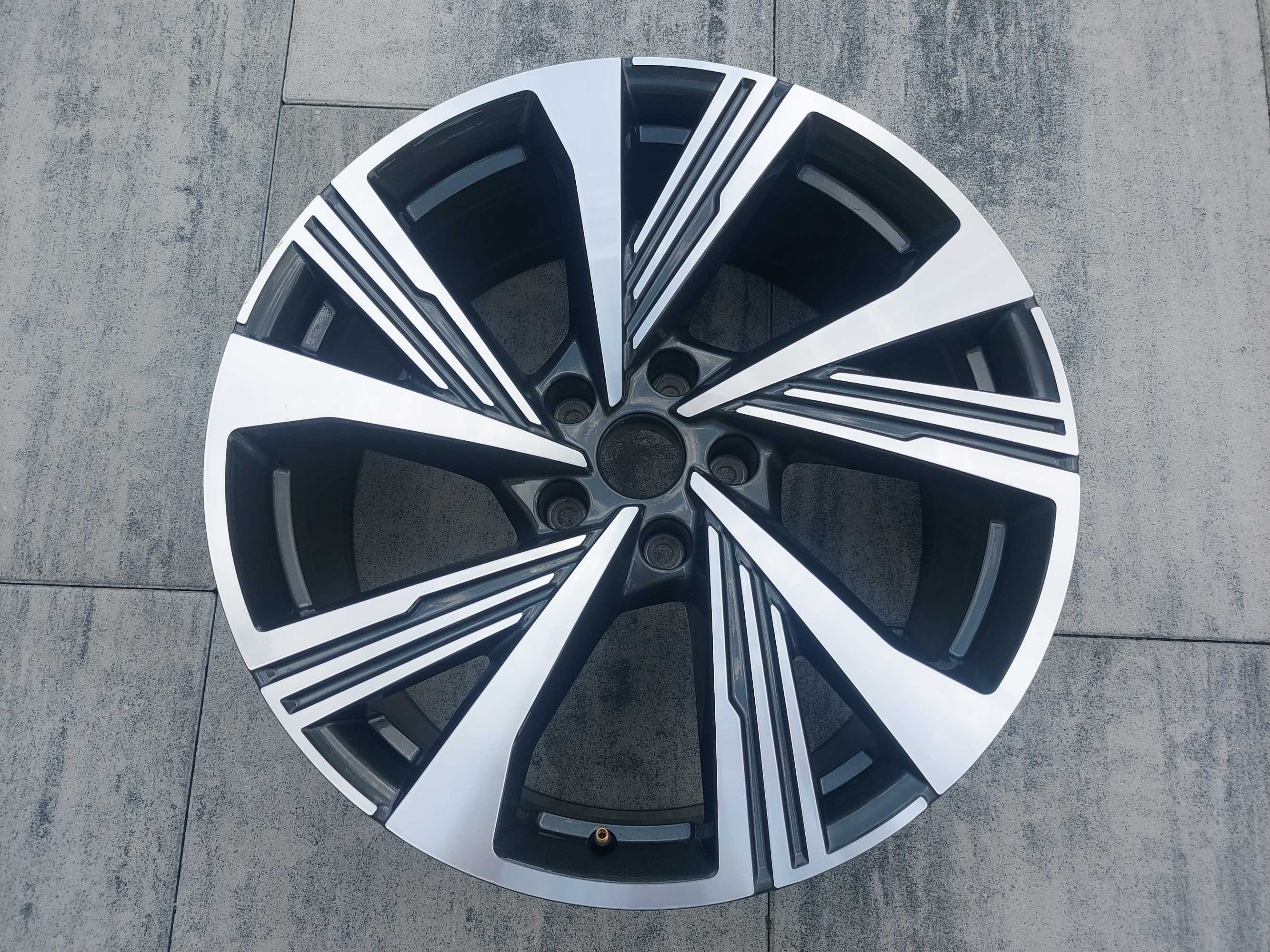 Felga AUDI Q6  85H 601 025K  21 9J ET29 5X112 PRZÓD