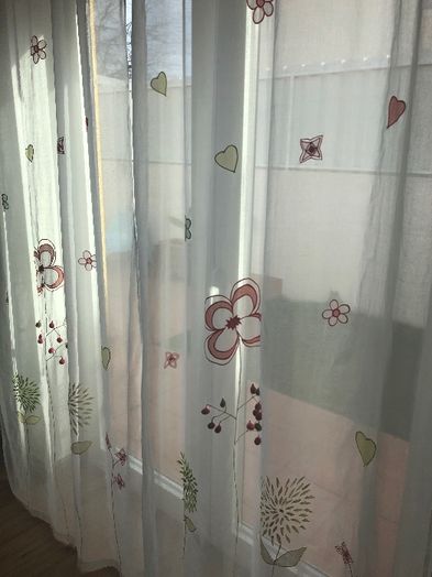 Cortinados e varão para menina