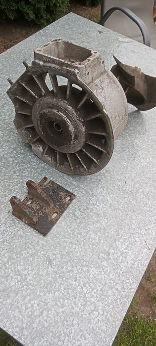 Stary mały zlew i coś jeszcze