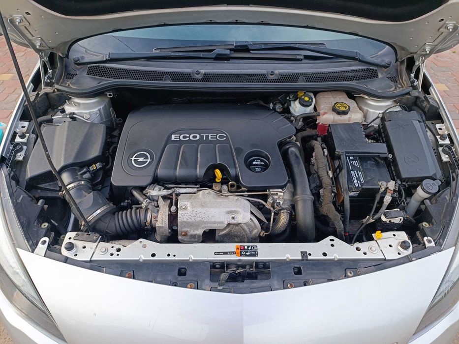 Opel Astra J 1,6л дизель 2014р. Не бита!