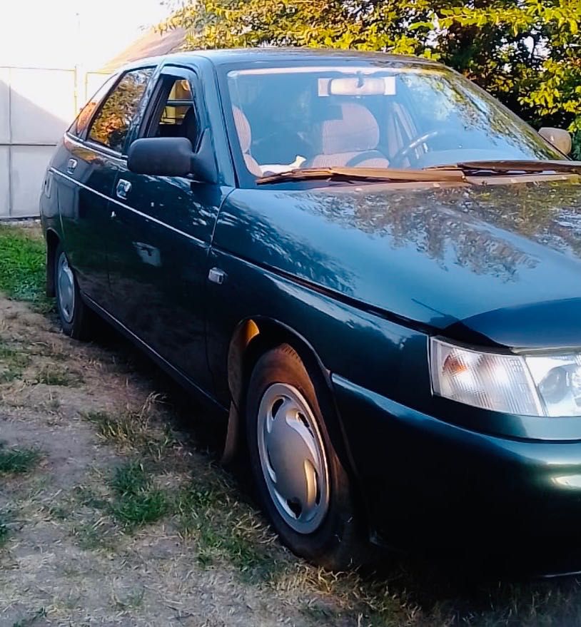 Автомобиль Лада 2112