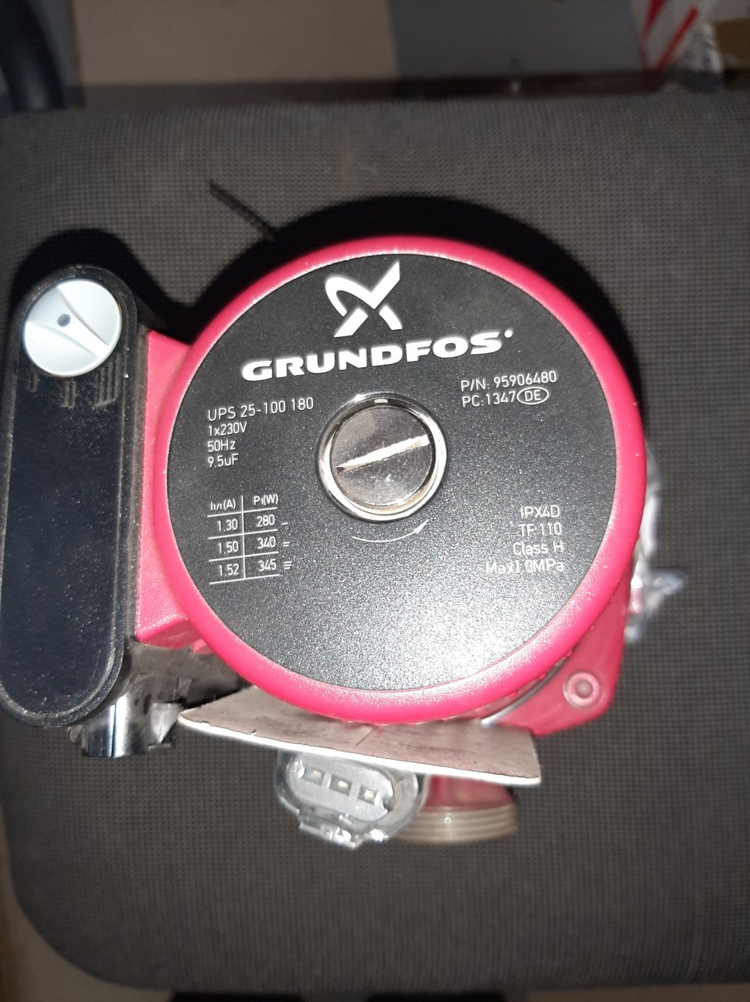 Циркуляционный насос Grundfos. UPS 25-100/180