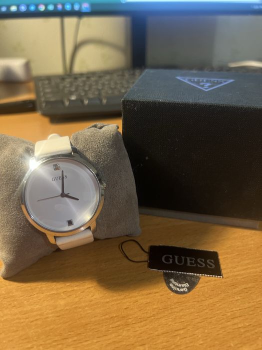 Жіночий годинник Guess б/у