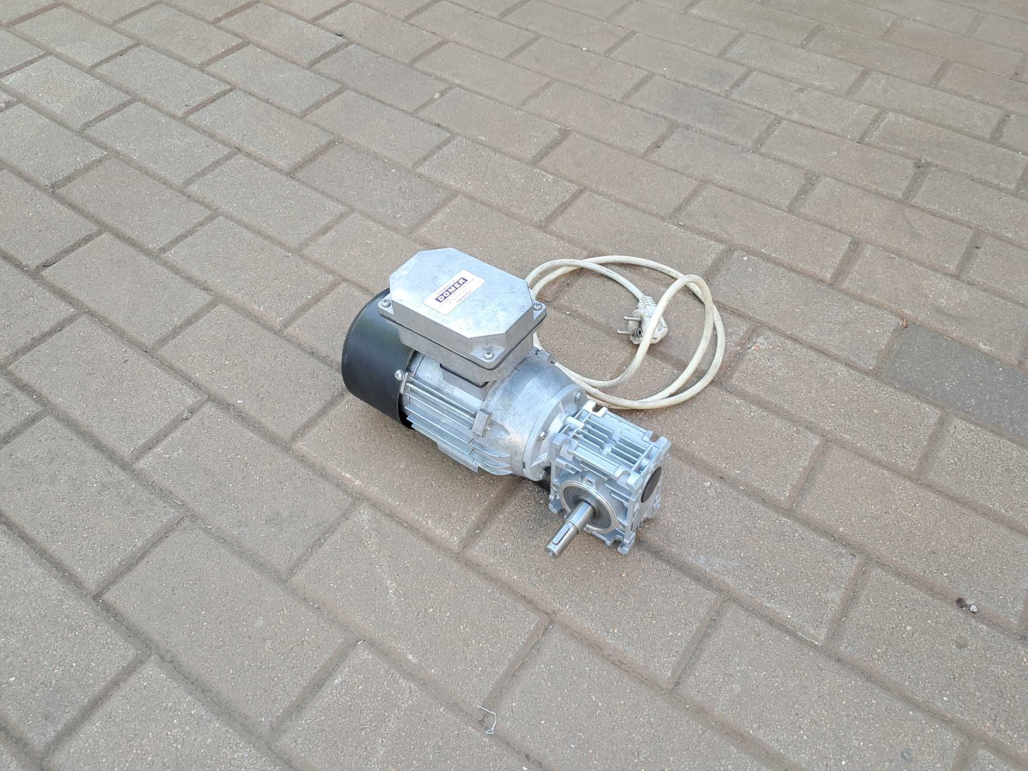 Motoreduktor, przekładnia 0.18kw obroty 35  220v,230v 1-fazowa.Wysyłka