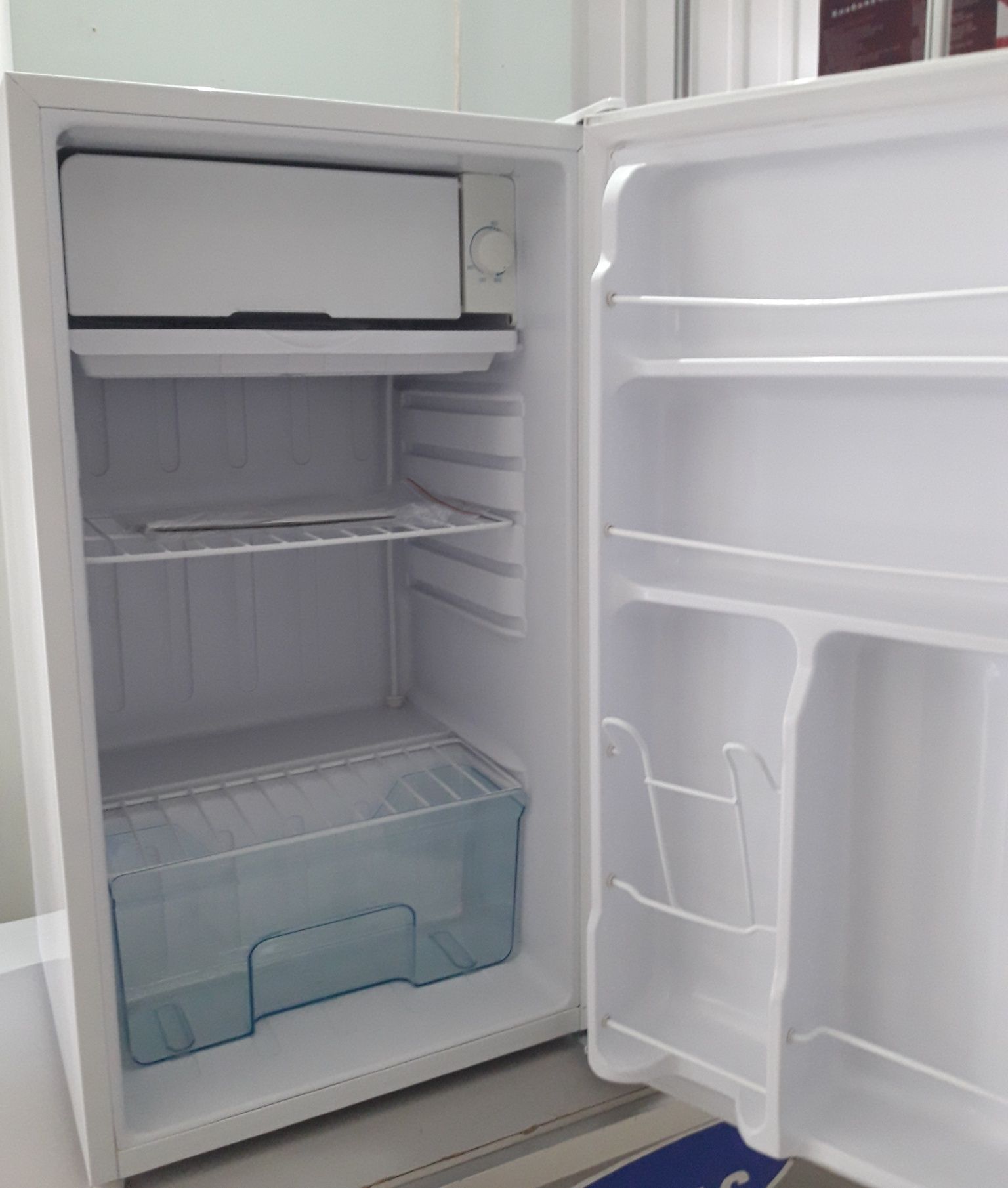 Новый холодильник объемом 86 литров