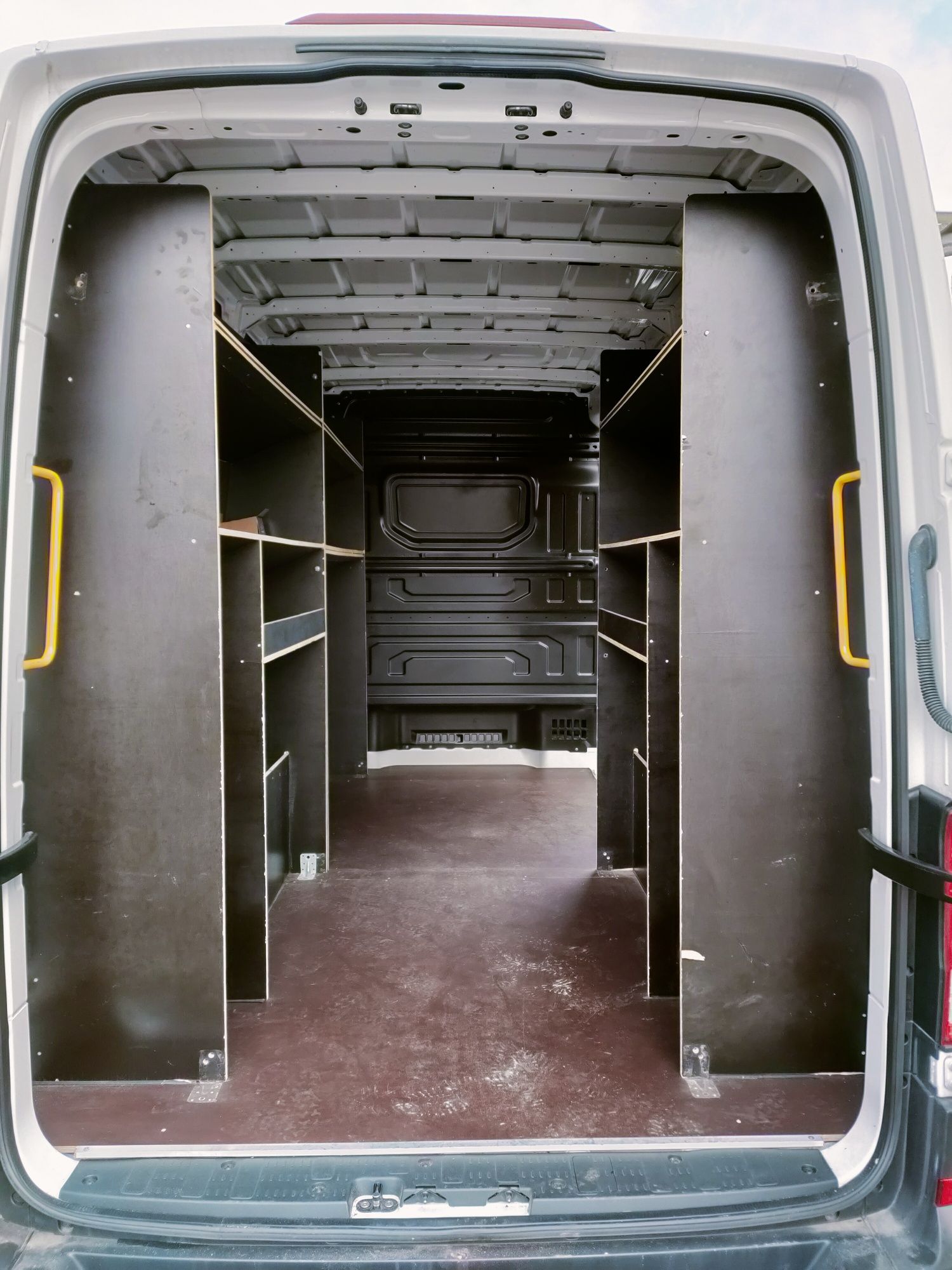Zabudowa, regały bus VW Crafter L3H3