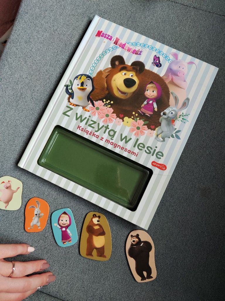 Książka z magnesami Masza i Niedźwiedź