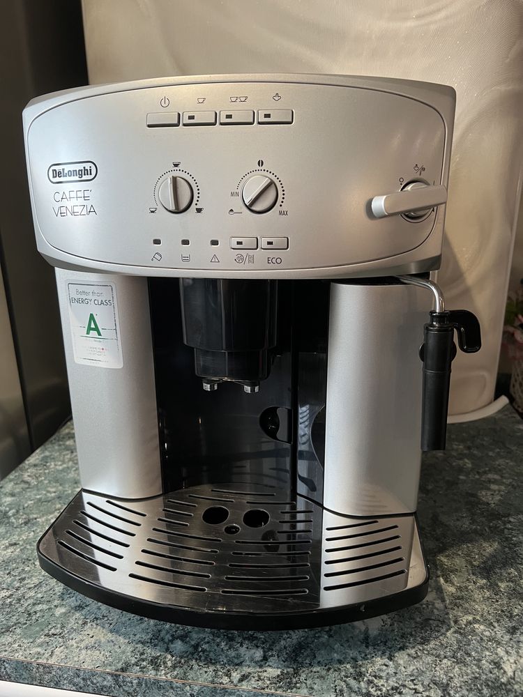 Кавомашина DELONGHI ESAM 2200