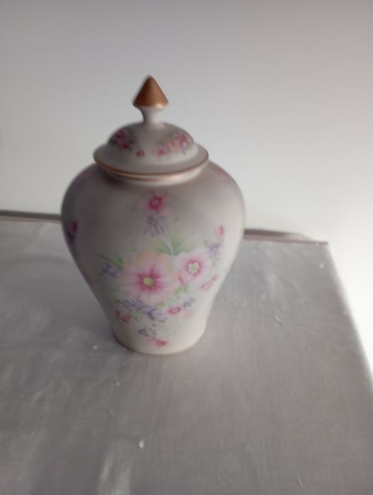 Peça decorativa em porcelana