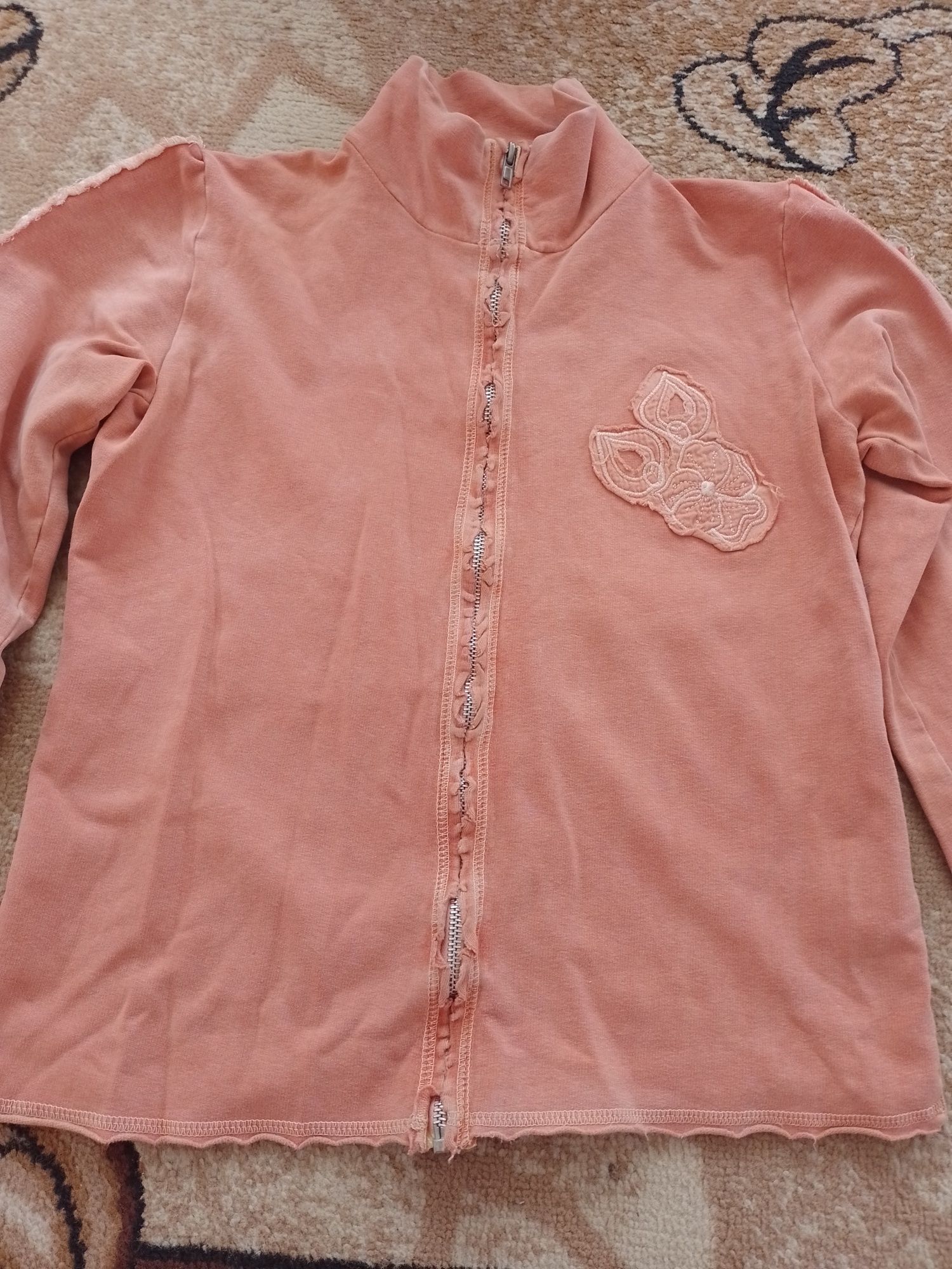 Bluza z naszywanymi kwiatami Vila M