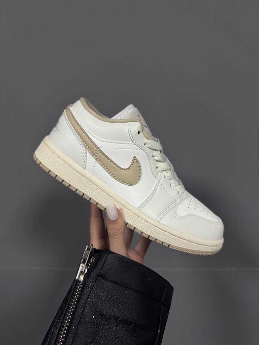 Жіночі кросівки Nike Air Jordan Retro 1 | Sail / Tan premium 1407