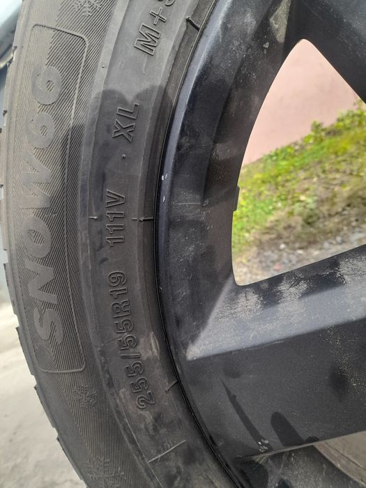 Продам комплект дисків з резиною на туарег