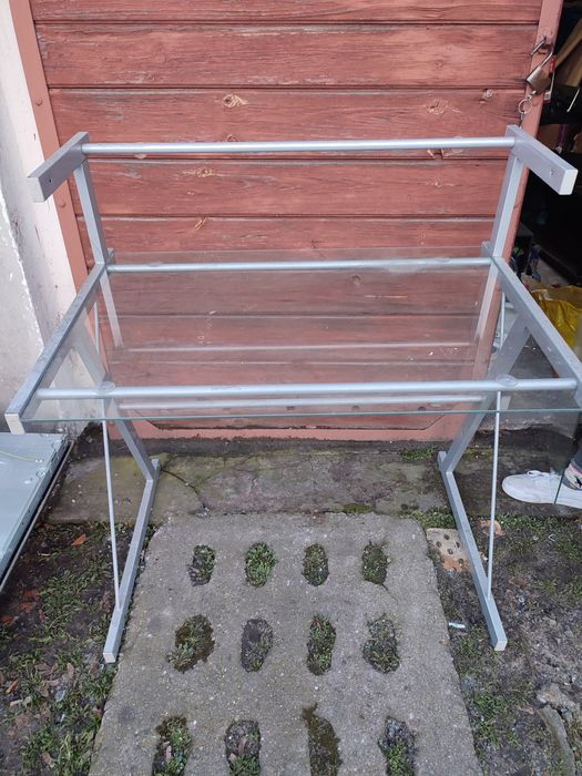 Biurko stan jak na zdjęciu.