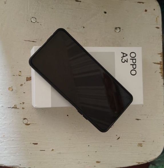 Oppo A3 256 гб В хорошем состоянии.